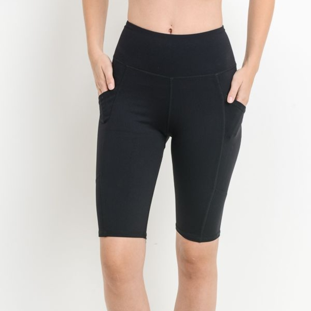 High Waist Short Leggings Featuring Side Pockets - Picture 5 of 8